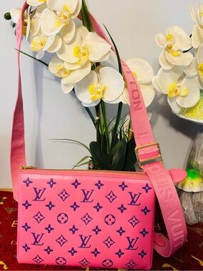 Cartera de cuero color rosado